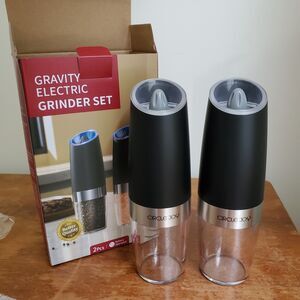 Gravity Electric Salt & Pepper Grinder Set 7.5" tall Battery Opperated Black NEW